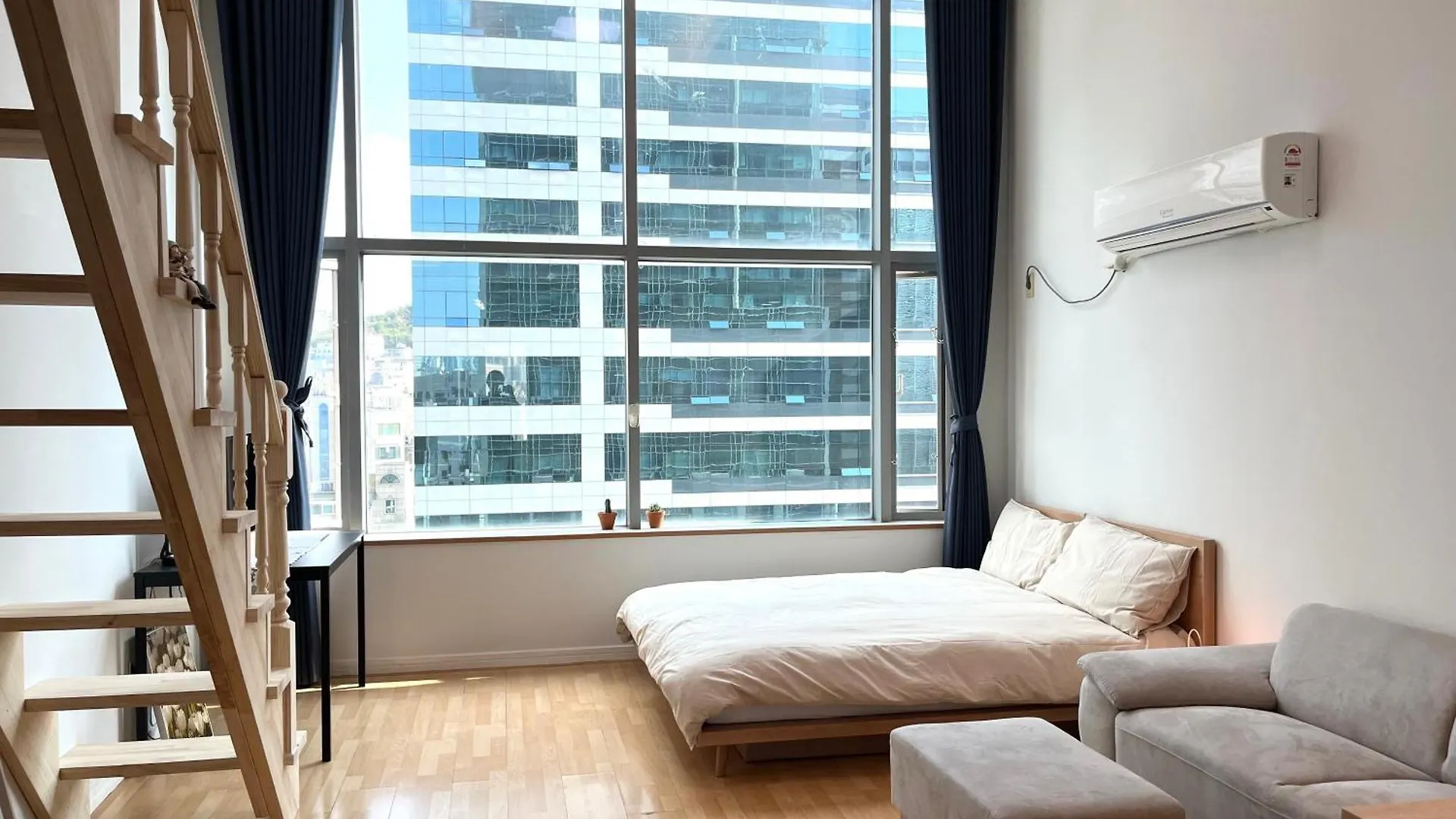 Hongdae Station Loft Apartment Сеул